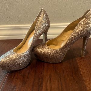 Size 8 Gianni Bini Champagne glitter heels